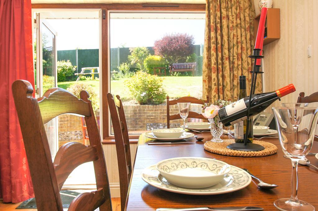 Dean Court Garden - Parking - By Brighton Holiday Lets Exterior photo